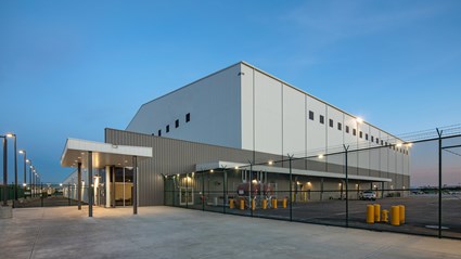 Los Angeles International Airport (LAX)  Delta Air Lines Maintenance Hangar 