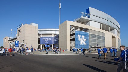 The University of Kentucky wanted to generate more fan excitement for their Wildcats football team. Skanska, with joint venture partner Congleton-Hacker, renovated and expanded the existing Kroger Field to include premium spaces to increase fan attendance and help with recruiting.