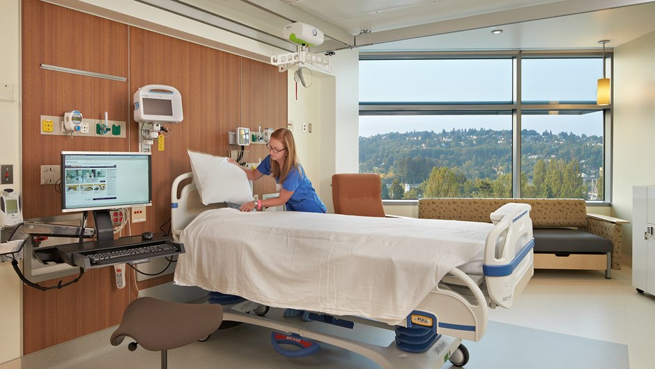 healthcare-uw-montlake-patient-room