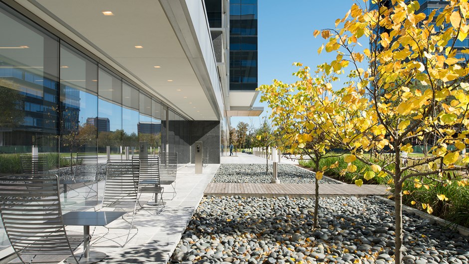 green-courtyard-at-west-memorial-place