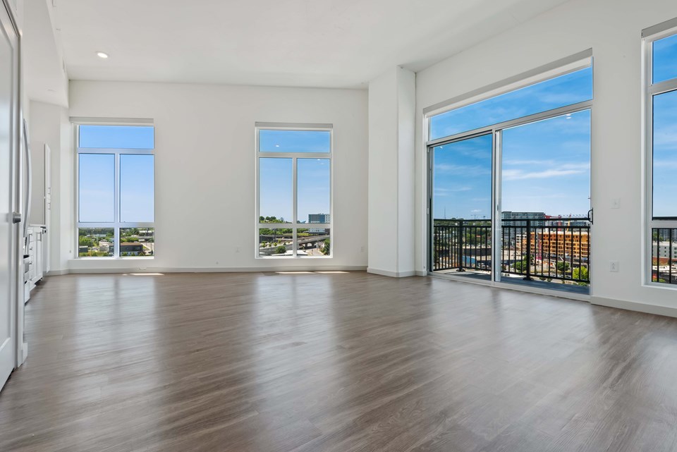 The apartments at Sixth South offer skyline views of downtown Nashville. (Photo credit: Kaltenbach Photography)