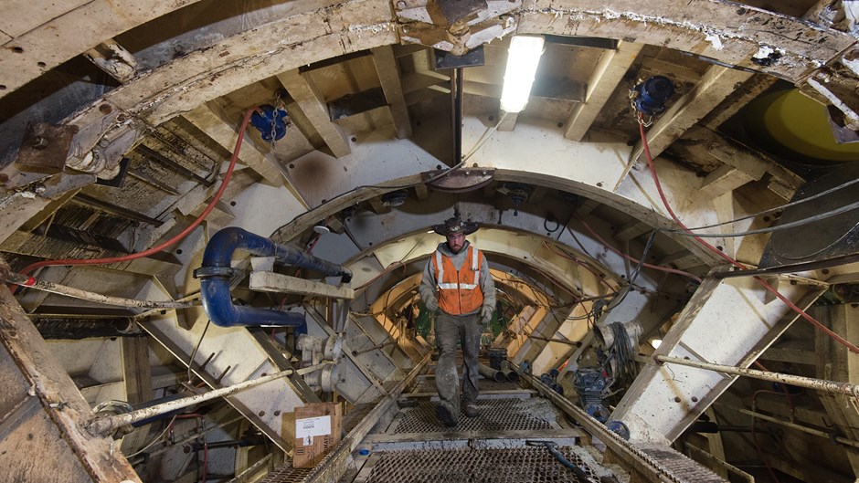 worker-inspects-tbm