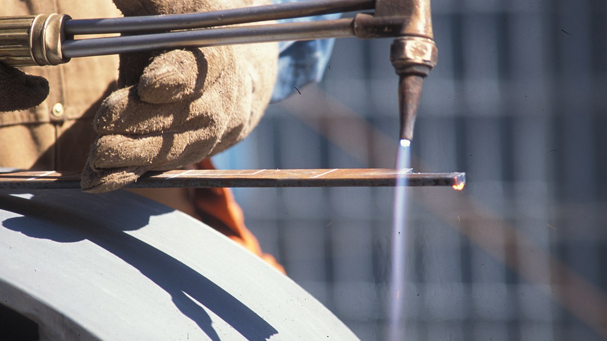 metal-fabrication-on-jobsite