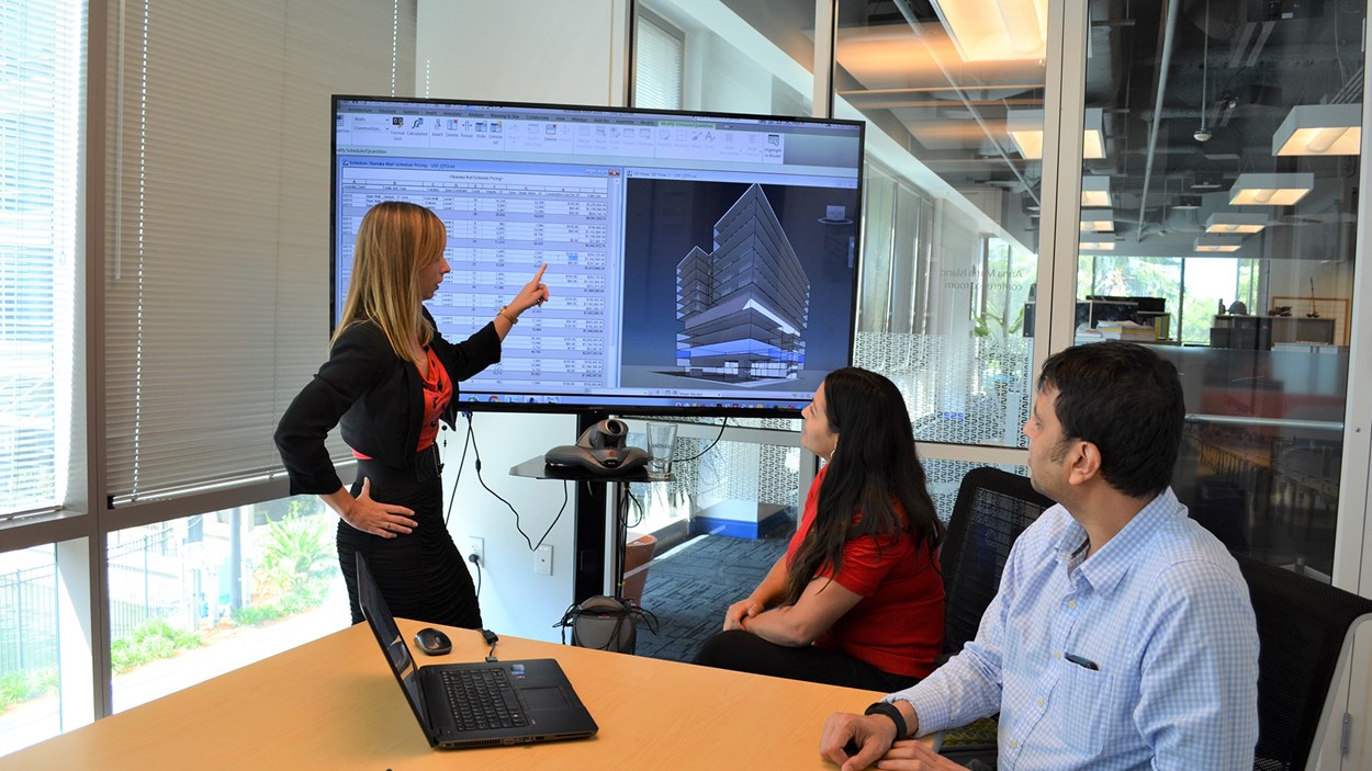 skanska-team-uses-BIM