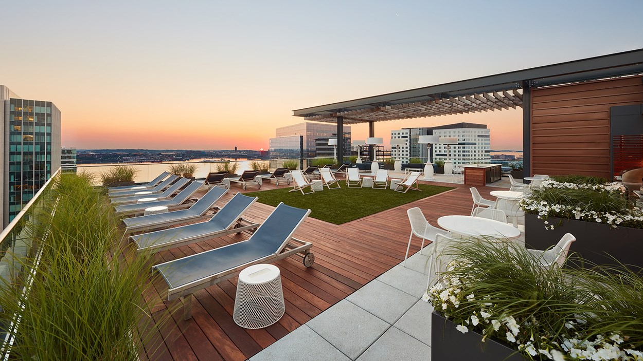 watermark-seaport-rooftop-deck